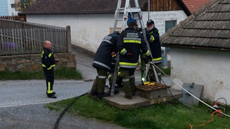 einsatz brunnen auspumpen 19.04.2016 016